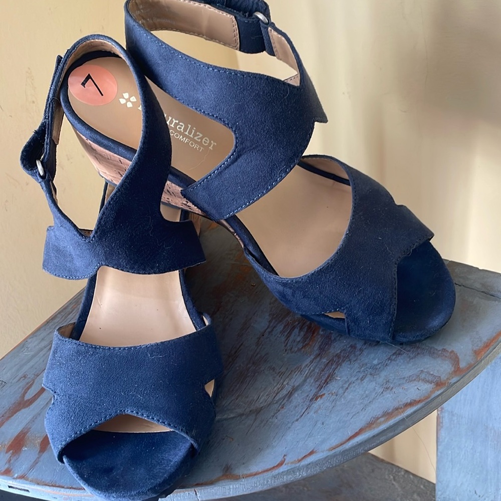 Naturalizer EUC Sandals - Bluish Gray with adjustable strap - size 7